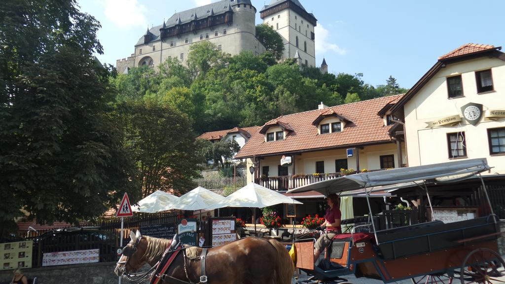 ホテル U Kralovny Dagmar Karlštejn エクステリア 写真