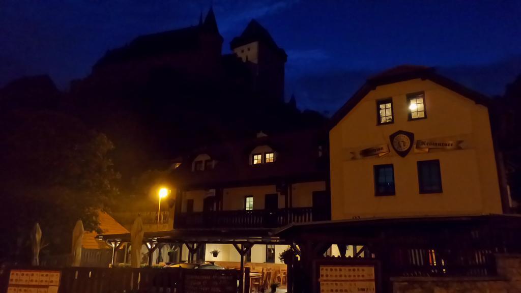 ホテル U Kralovny Dagmar Karlštejn エクステリア 写真